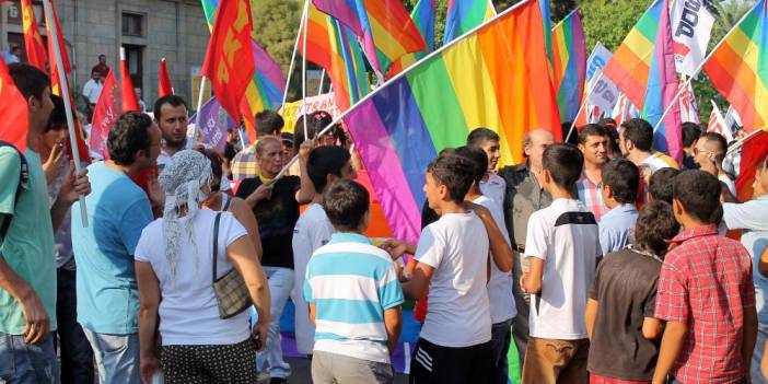 Onur Yürüyüşü Komite Üyesi Yunus Emre Demir: Cumartesi Onur Yürüyüşü olacak!