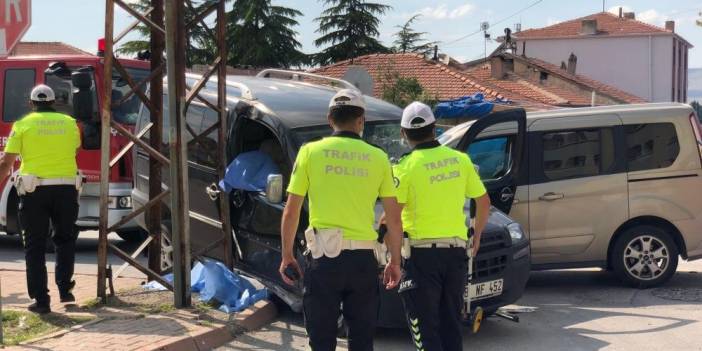 Trafik kazası 3 günlük evli çifti ayırdı