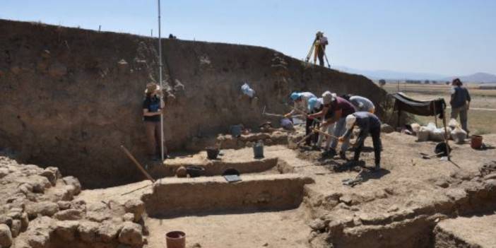 Zincirli Höyük'te, Demir ve Orta Çağ eserleri bulundu