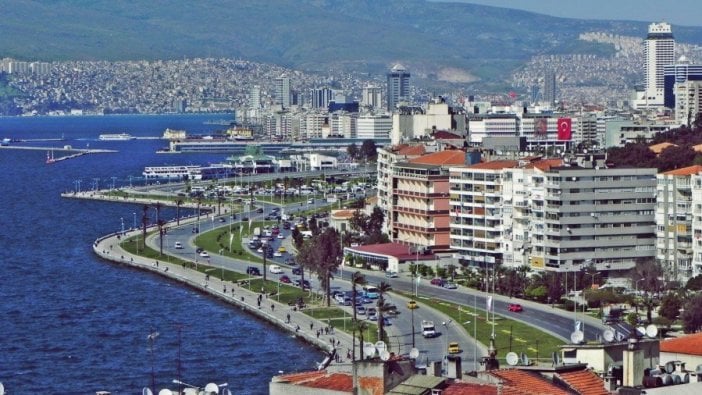 İzmir 'AAA'yı korudu!