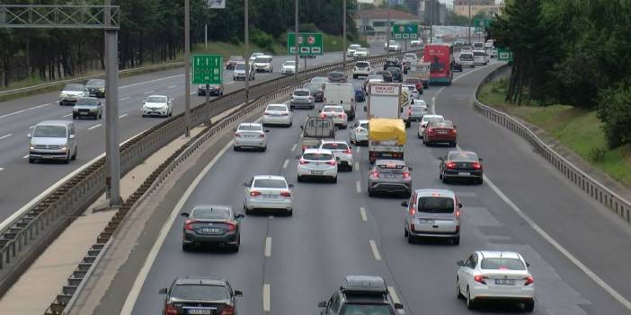 Bayram tatili trafiği devam ediyor: Kadıköy'den başlayan trafik Tuzla'ya kadar uzadı