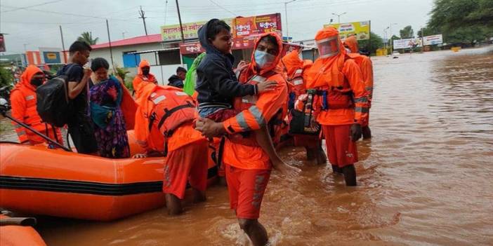 Hindistan'daki sel felaketinde ölenlerin sayısı 100'e yükseldi