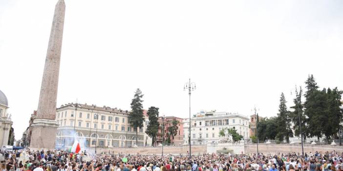 İtalya'da Covid-19 için çıkarılacak 'Yeşil Geçiş' belgesi protesto edildi