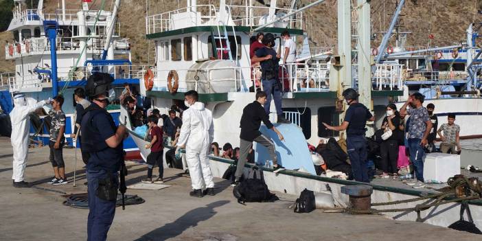 Ayvacık açıklarında teknede 231 kaçak göçmen yakalandı