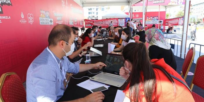 İBB’den üniversite adayı gençlere rehberlik hizmeti