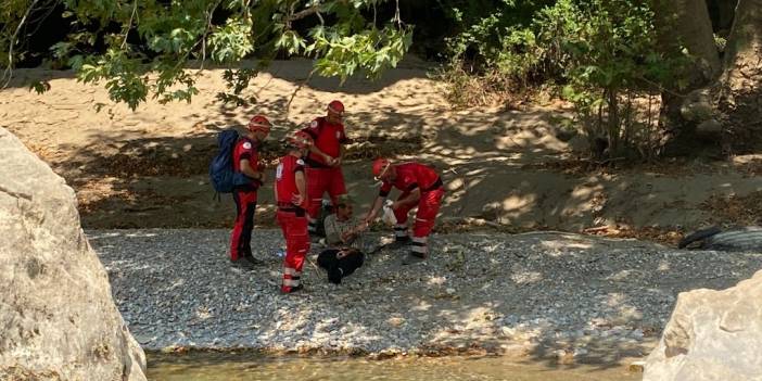 Manavgat'taki yangında sığındığı mağarada mahsur kalan çoban ve 45 keçisi kurtarıldı