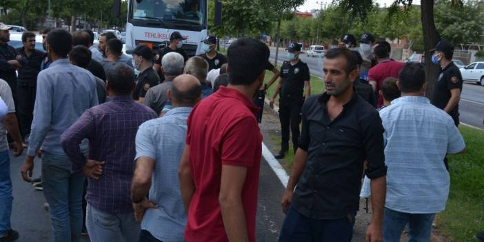 Şanlıurfa'da çiftçiler elektrik kesintilerini protesto etti