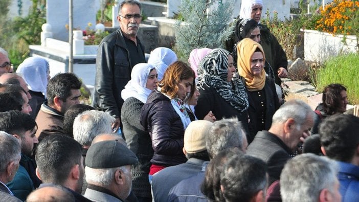 Terörist cenazesine katılan HDP'li Ayşe Başaran hakkında soruşturma başlatıldı