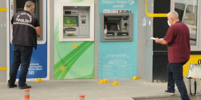 ATM'den para çekmeye çalışırken sırtından vuruldu