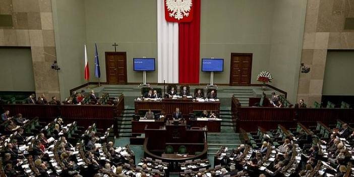 Polonya'da parlamento, yabancı medya kuruluşlarını yasaklayan yeni yasa tasarısını onayladı