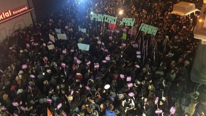 Kadına şiddete karşı binlerce kadın İstiklal Caddesi'nde!