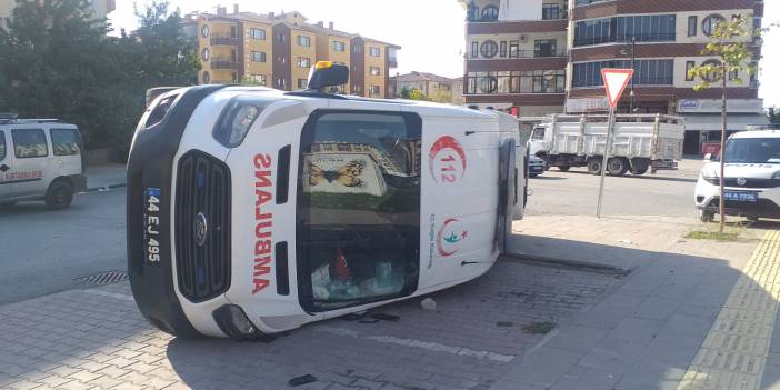 Malatya'da ambulans ile otomobil çarpıştı: 6 yaralı