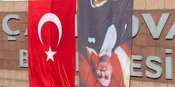 Atatürk posterini ters asan AKP'li belediye suçu CHP'ye attı