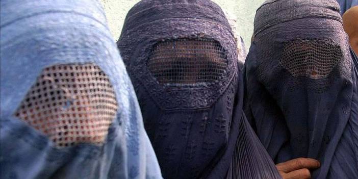 İngiliz askerleri Afganistan'dan çarşaf ve burka giyerek kaçmış