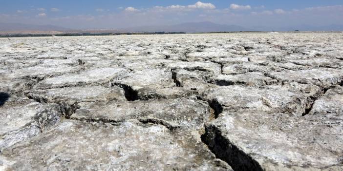 Van Gölü’nde çekilme: 1 kilometreyi aştı