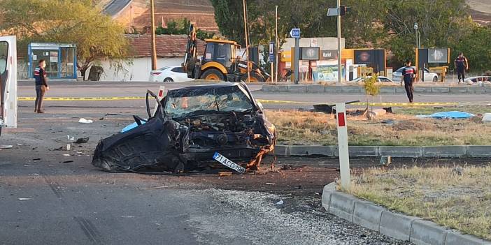 Kırıkkale'de iki otomobil çarpıştı: 5 ölü, 1 yaralı