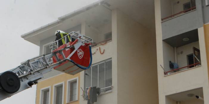 Yangında anne, çocuğunu korumak için 5. kattan attı