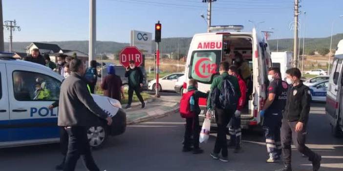 Tır ile öğrenci servisi çarpıştı: 4 kişi yaralandı