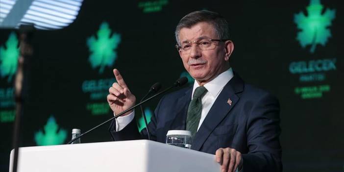 Ahmet Davutoğlu: Erdoğan başka bir evrende yaşıyor