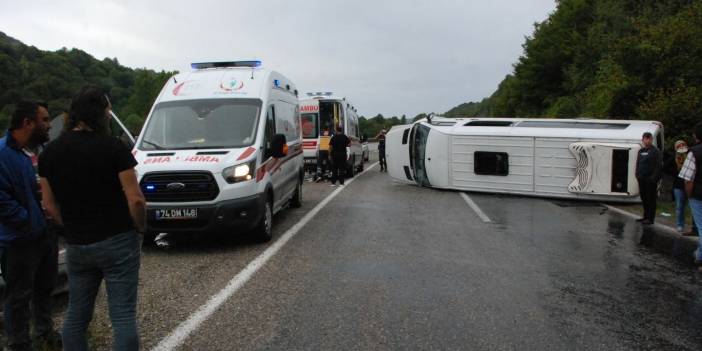 Maden işçilerinin minibüsü devrildi: 11 yaralı