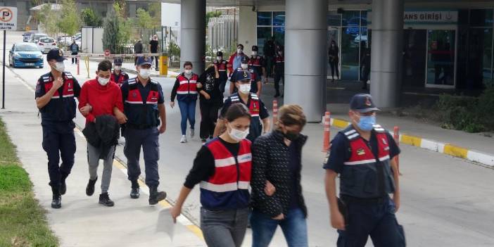 İzmir'de uyuşturucu ticareti operasyonu: Doktorlar ve eczacılar gözaltında