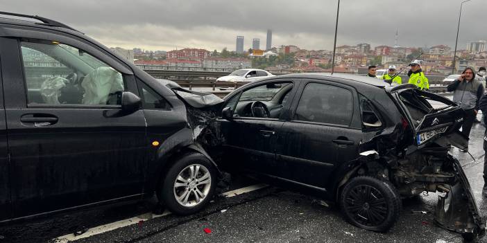 İstanbul'da yağışlı hava zincirleme kazalara neden oldu