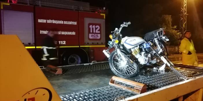 Motosiklet direğe çarptı: 17 yaşındaki genç yaşamını yitirdi