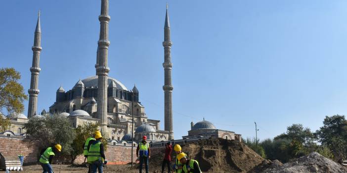 Selimiye Camii'nin çevre düzenlemesinde Roma dönemine ait aile mezarı bulundu