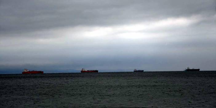 Marmara'da yoğun sis deniz trafiğini aksattı