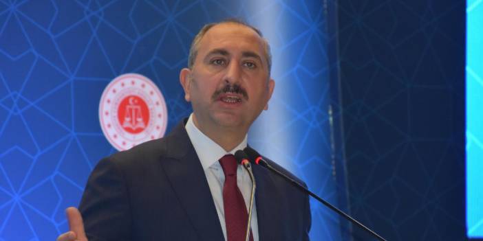 Adalet Bakanı Abdülhamit Gül: Bir binayı adliye yapan tabelası değildir