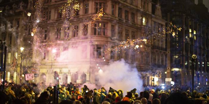 Şenlik Ateşi Gecesi'nde protestocular polisle çatıştı