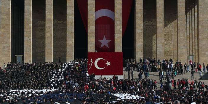 Yani Şafak yazarı: Anıtkabir'de Kuran okunsun