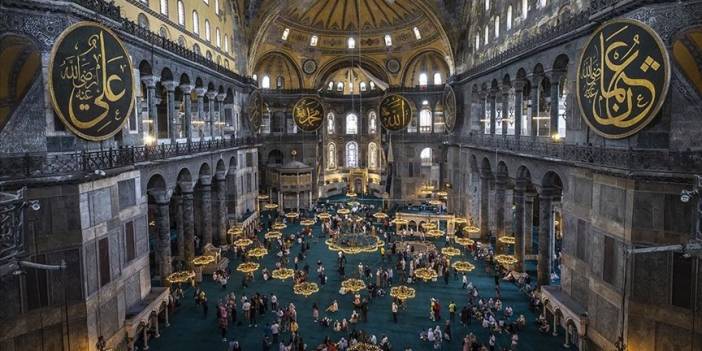 Ayasofya'da 'Kötü Koku' Şikayeti: "Namaza Odaklanmak Çok Zor"