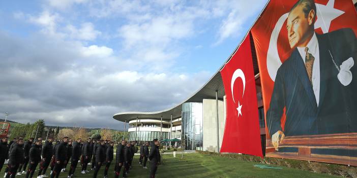 A Milli Futbol Takımı, Atatürk'ü andı