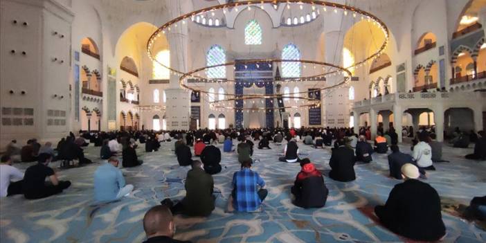 Diyanet'ten 81 ile genelge: Mesafe kuralları kaldırıldı