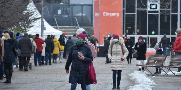 Karantina ilan edilen Avusturya'da şubattan itibaren aşı zorunlu olacak