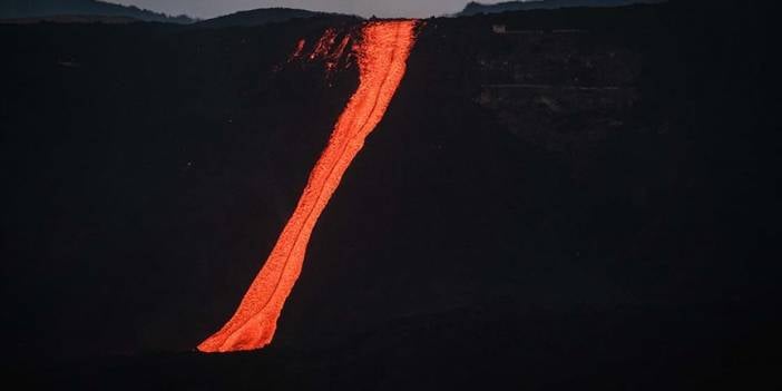 Cumbre Vieja Yanardağı'nın lavları 4. koldan denize ulaştı