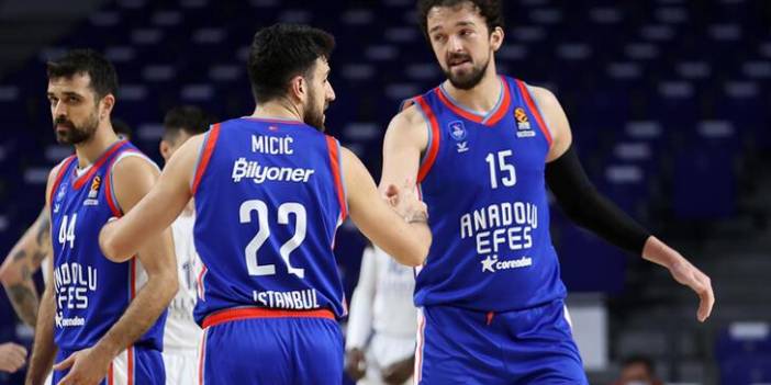 Anadolu Efes, Baskonia'yı devirdi! Maç sonucu Anadolu Efes - Baskonia : 87-72