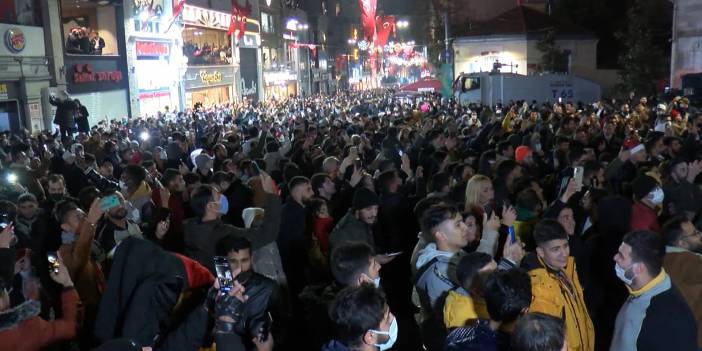 Taksim'de yeni yıl kutlaması