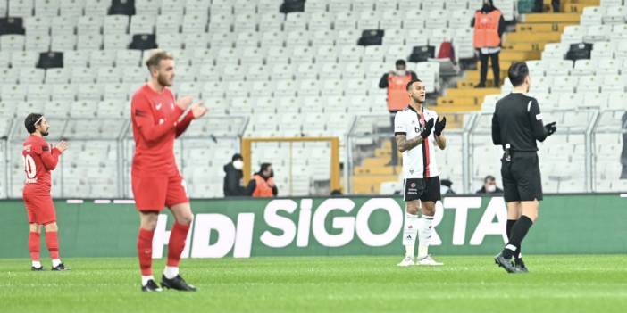 Beşiktaş-Gaziantep FK maçında oyun durdu: Alkışlar Ahmet Çalık'a