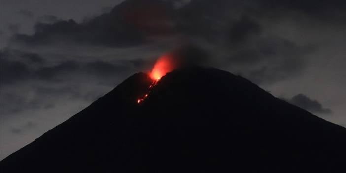 Tonga'da yanardağ patlaması sonrası tsunami uyarısı