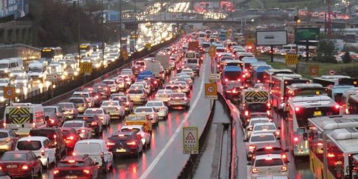 İstanbul'da trafik yoğunluğu yaşanıyor