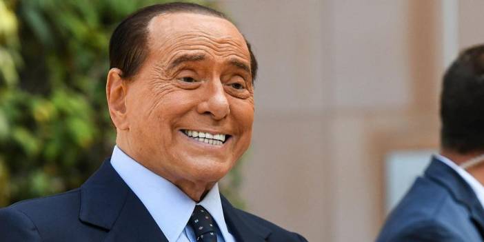 Berlusconi son gün adaylıktan geri çekildi