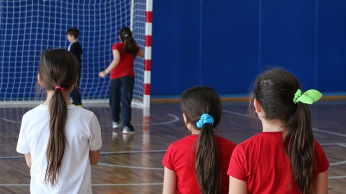 Akit yazarından skandal ifadeler: Beden Eğitimi dersi kaldırılmazsa tacizlerin önüne geçilemez