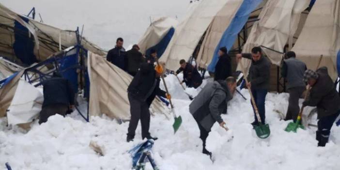 Halı sahanın çatısı çöktü; 4 çocuk kar altında kaldı