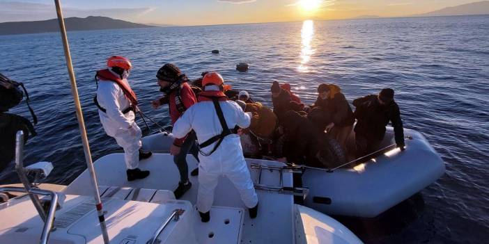 Yunanistan'ın geri ittiği 19 göçmen kurtarıldı