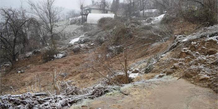 Bartın'da sağanak heyelana neden oldu