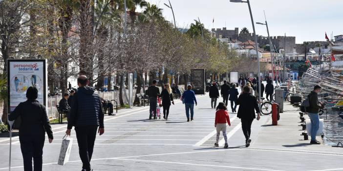 Muğla'da güzel havayı görenler sahilleri doldurdu