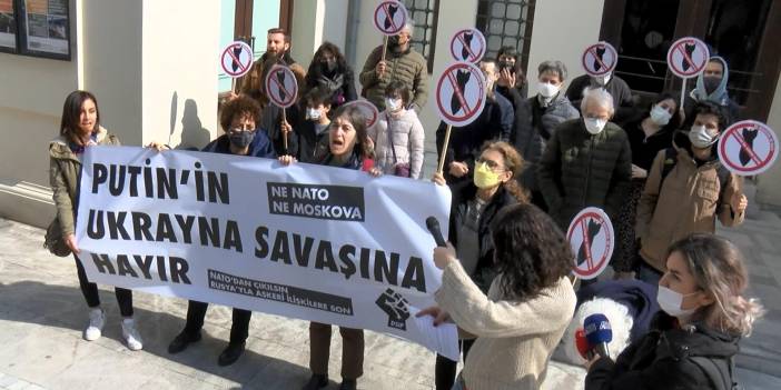 Kadıköy'de Rusya'nın Ukrayna'ya saldırısı protesto edildi