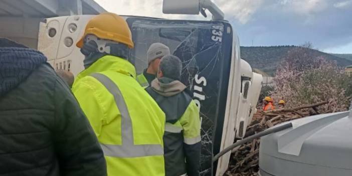 Nükleer santral işçilerini taşıyan servis devrildi: 13 yaralı